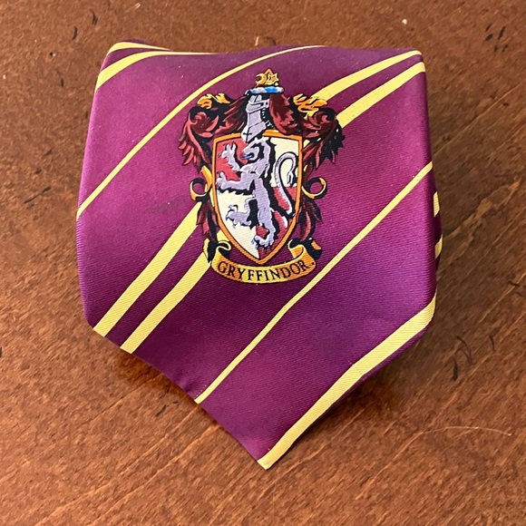 EUC Harry Potter Gryffindor Silk Tie - Picture 2 of 4